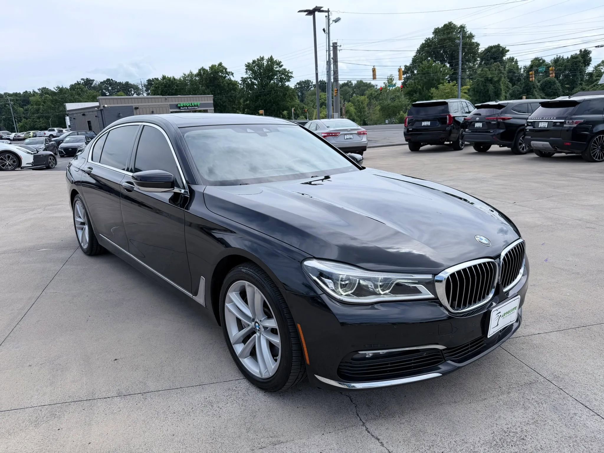 Used 2017 BMW 750i xDrive AWD/4WD image 34