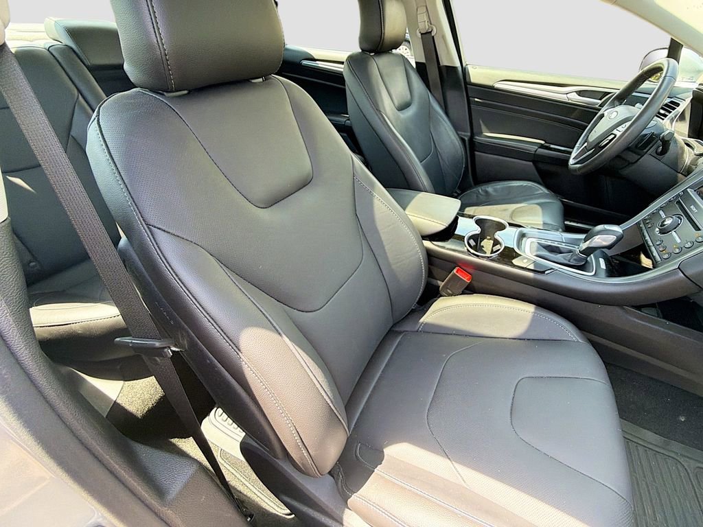Used 2016 Ford Fusion Titanium AWD/4WD image 32