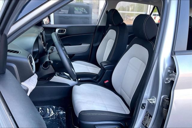 Certified 2024 Hyundai Venue SEL FWD image 25