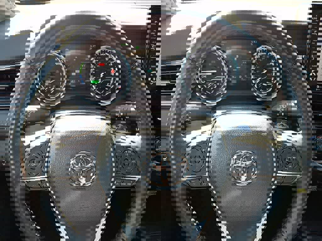 Used 2023 Toyota Camry XLE w/ Navigation Package image 19