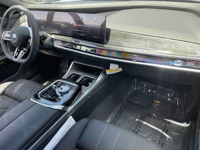 New 2025 BMW i7 xDrive60 AWD/4WD image 12