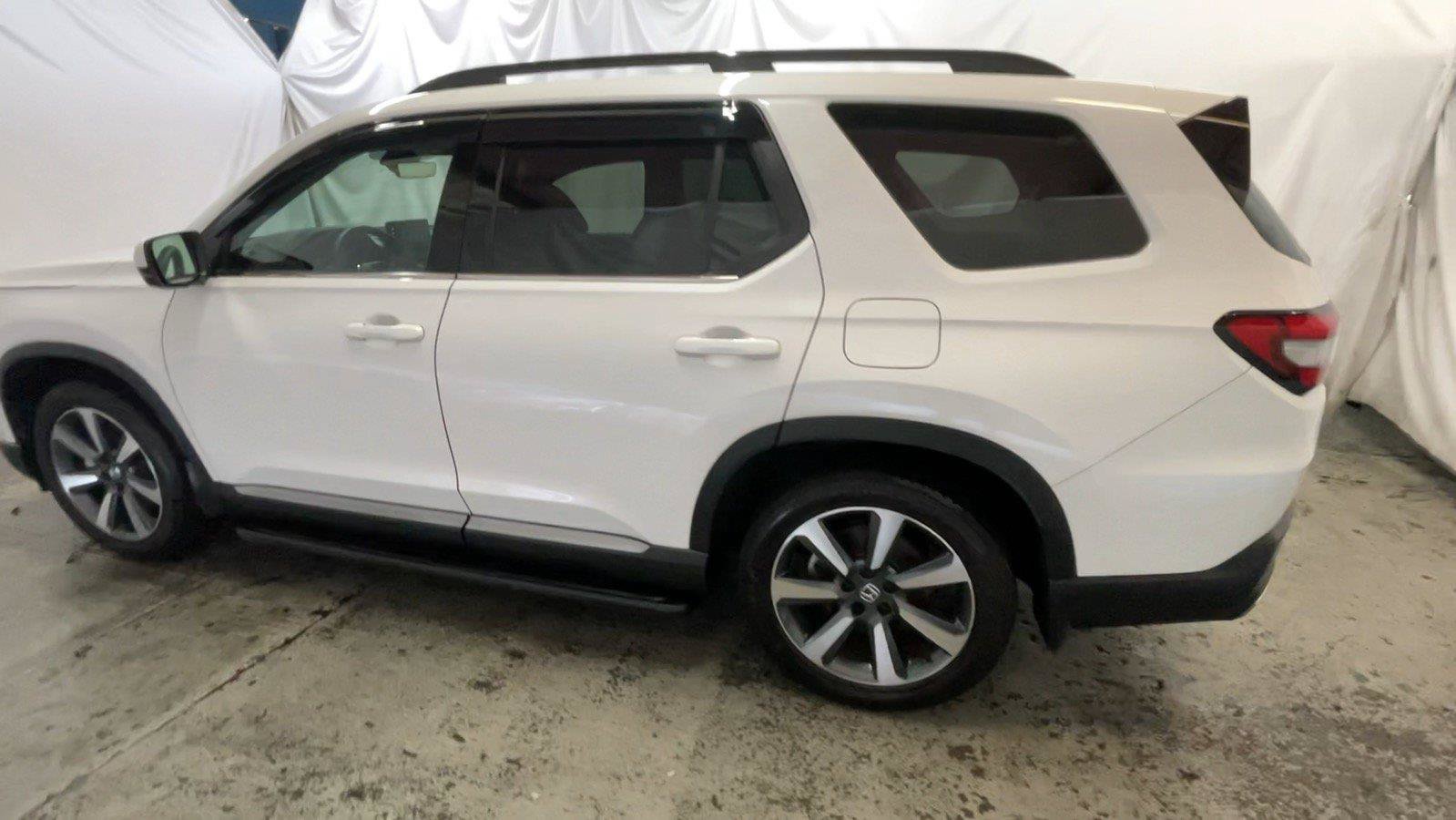 Used 2025 Honda Pilot Elite image 10
