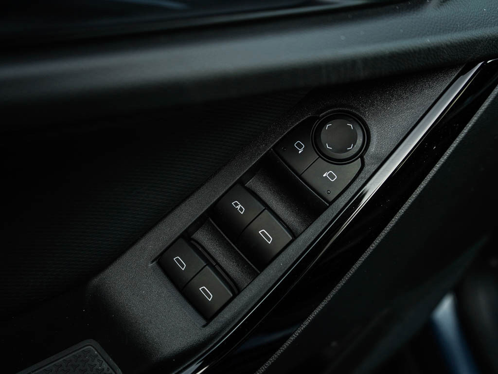 New 2026 Chevrolet Equinox LT w/ Convenience Package II AWD/4WD image 17