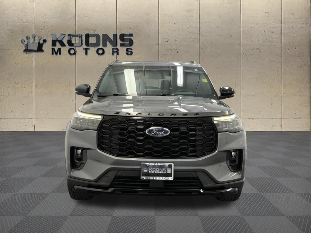 Used 2025 Ford Explorer ST-Line AWD/4WD video 3