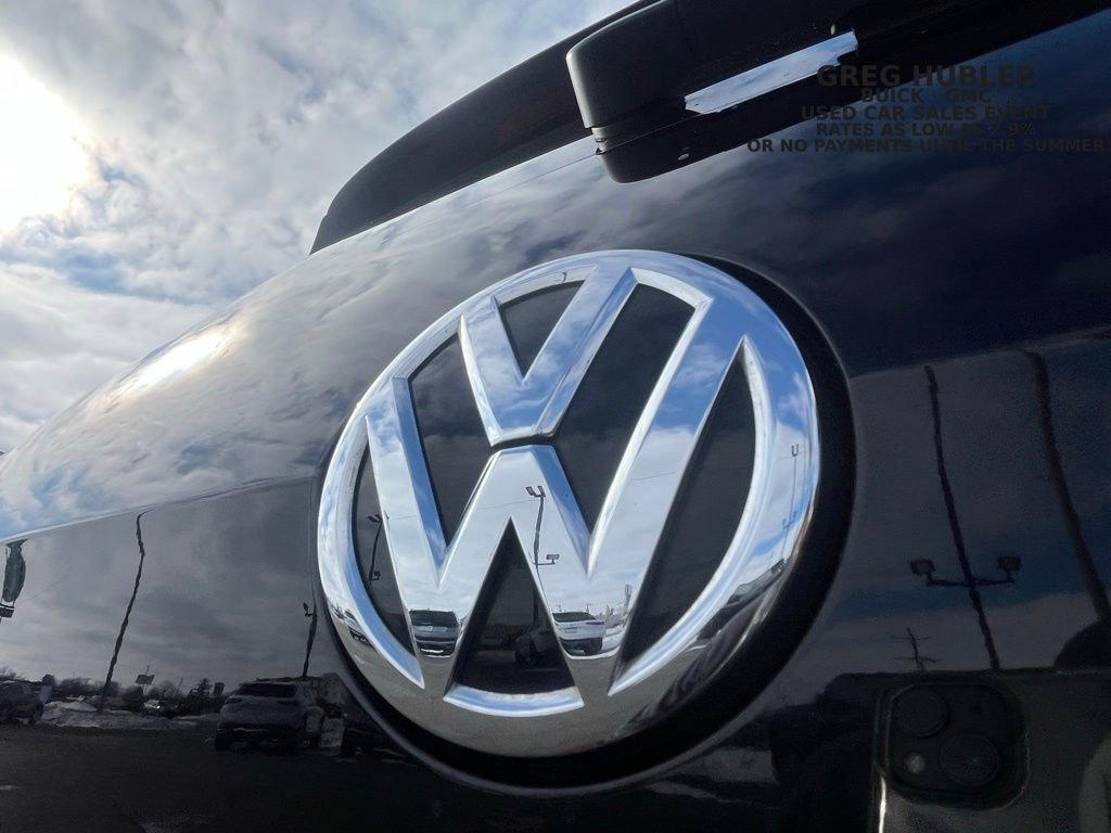 Used 2017 Volkswagen Golf R 4-Door AWD/4WD image 12