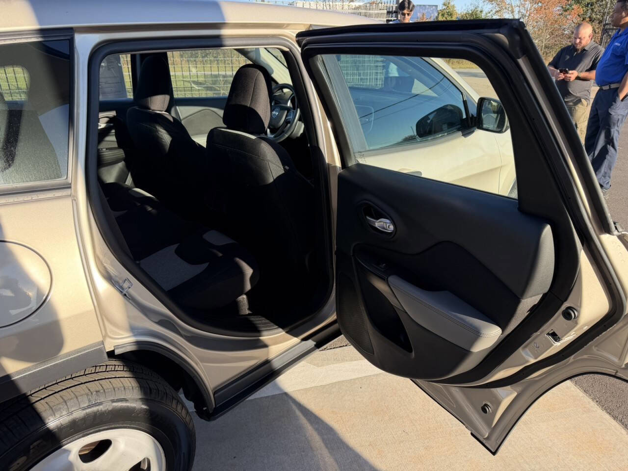 Used 2014 Jeep Cherokee Sport w/ Cold Weather Group AWD/4WD image 12