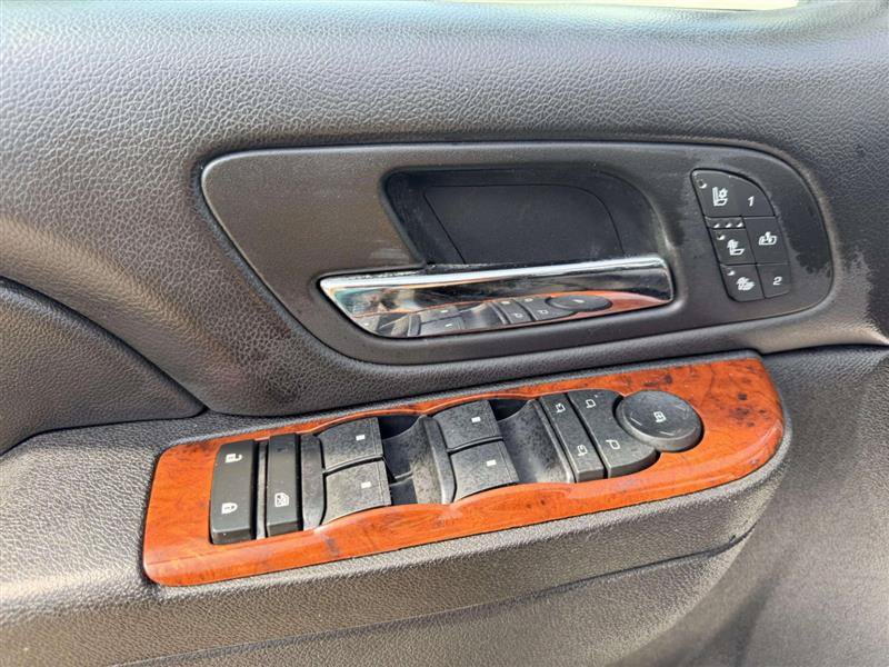 Used 2014 Chevrolet Suburban LTZ RWD image 20