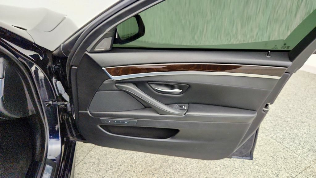 Used 2015 BMW 550i xDrive Sedan AWD/4WD image 27
