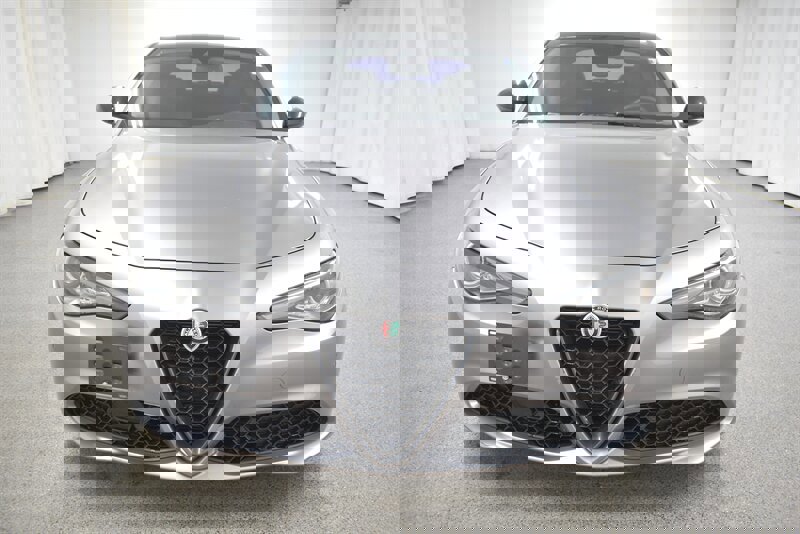 Used 2019 Alfa Romeo Giulia Ti image 2