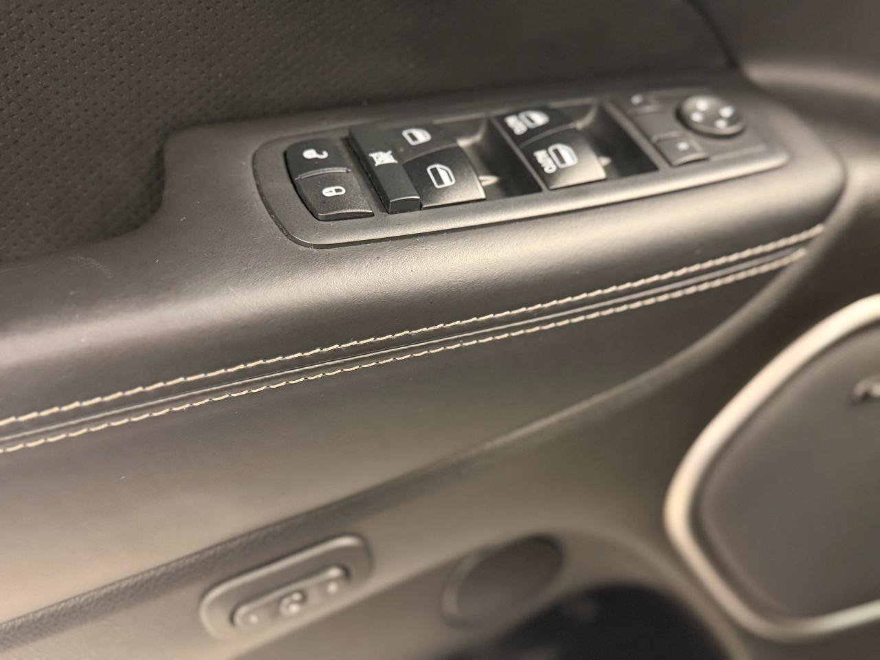Used 2017 Jeep Grand Cherokee SRT AWD/4WD image 27