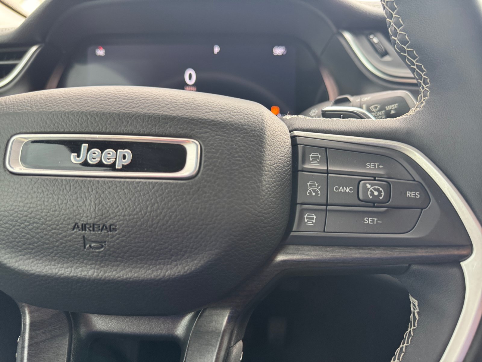 Used 2023 Jeep Grand Cherokee L Limited w/ Black Appearance Package AWD/4WD image 26