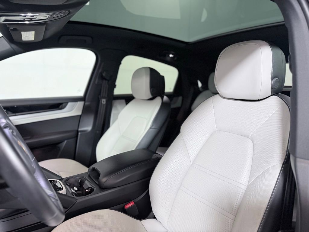 Used 2024 Porsche Cayenne Coupe image 20