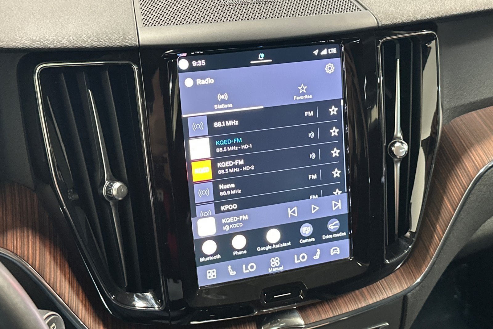 Certified 2024 Volvo XC60 B5 Plus AWD/4WD image 21