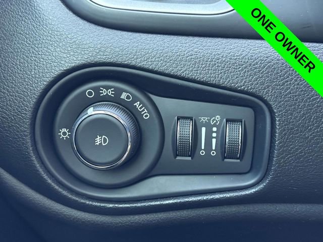 Used 2018 Jeep Renegade Latitude w/ Advanced Technology Group image 12