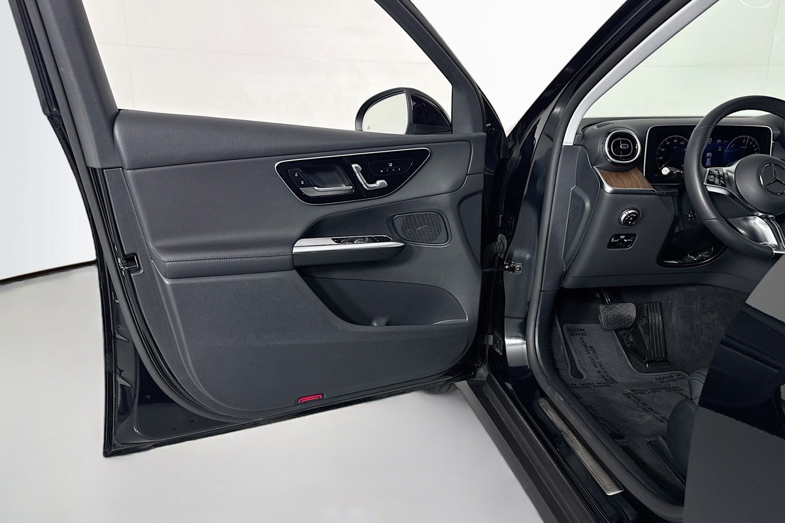 Certified 2025 Mercedes-Benz GLC 350e 4MATIC image 21