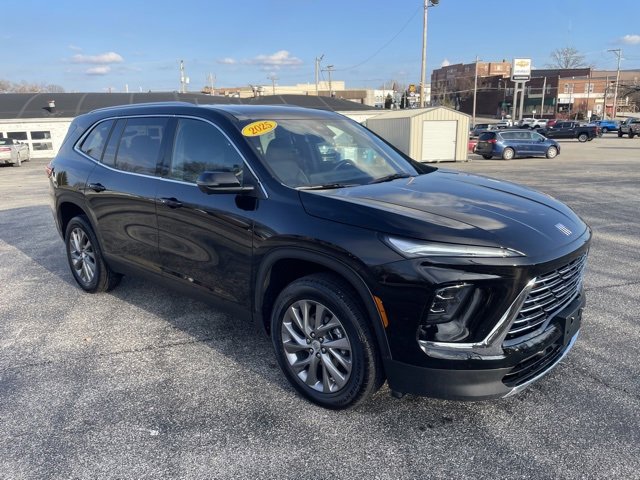 Used 2025 Buick Enclave Preferred image 3