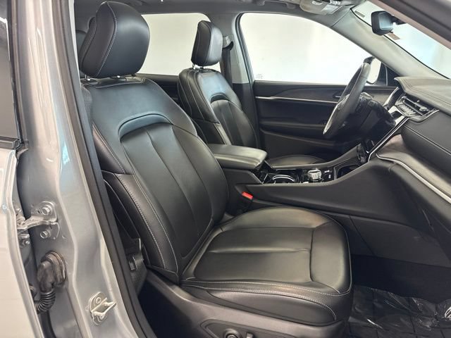 Used 2023 Jeep Grand Cherokee L Limited w/ Trailer Tow Group (B) AWD/4WD image 28