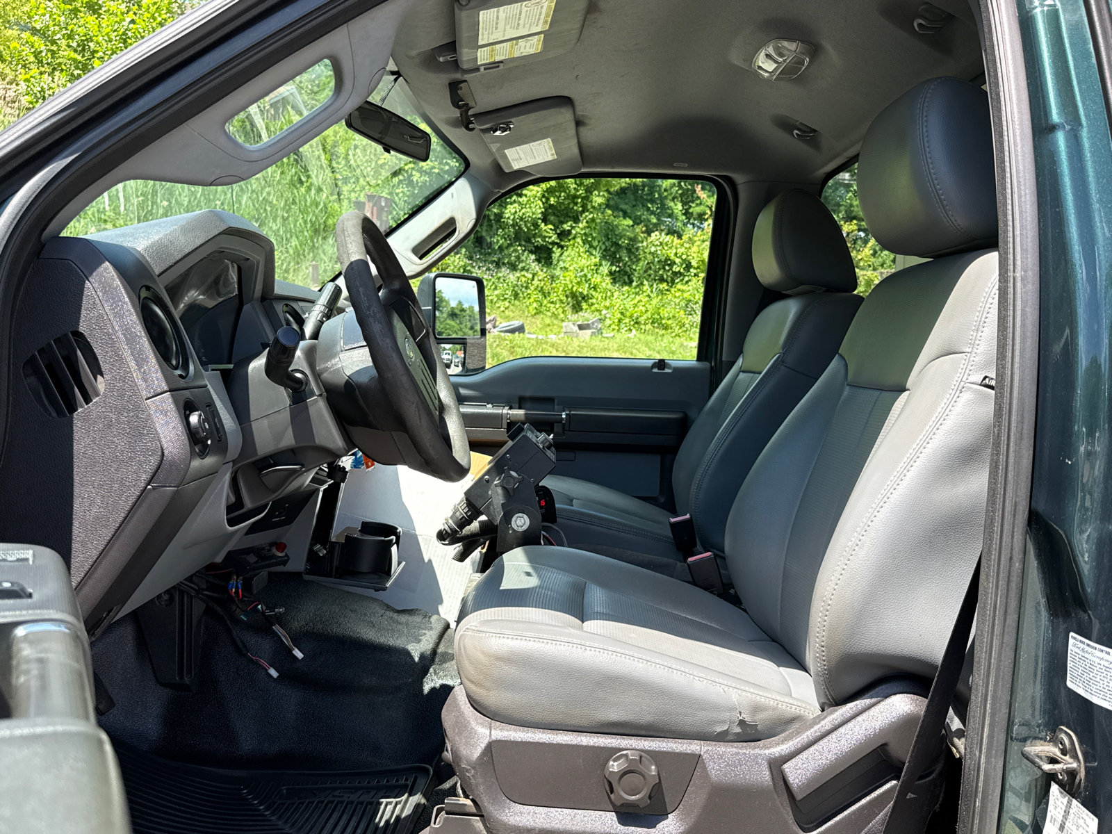 Used 2011 Ford F550 4x4 Regular Cab Super Duty w/ Payload Upgrade Pkg image 4
