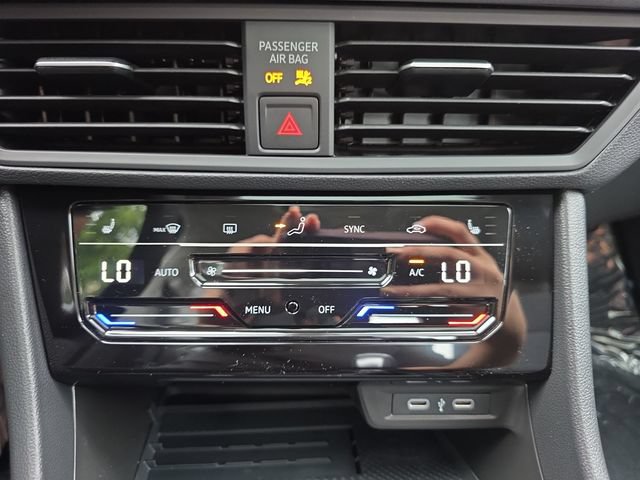 New 2027 Volkswagen Jetta SE FWD image 17