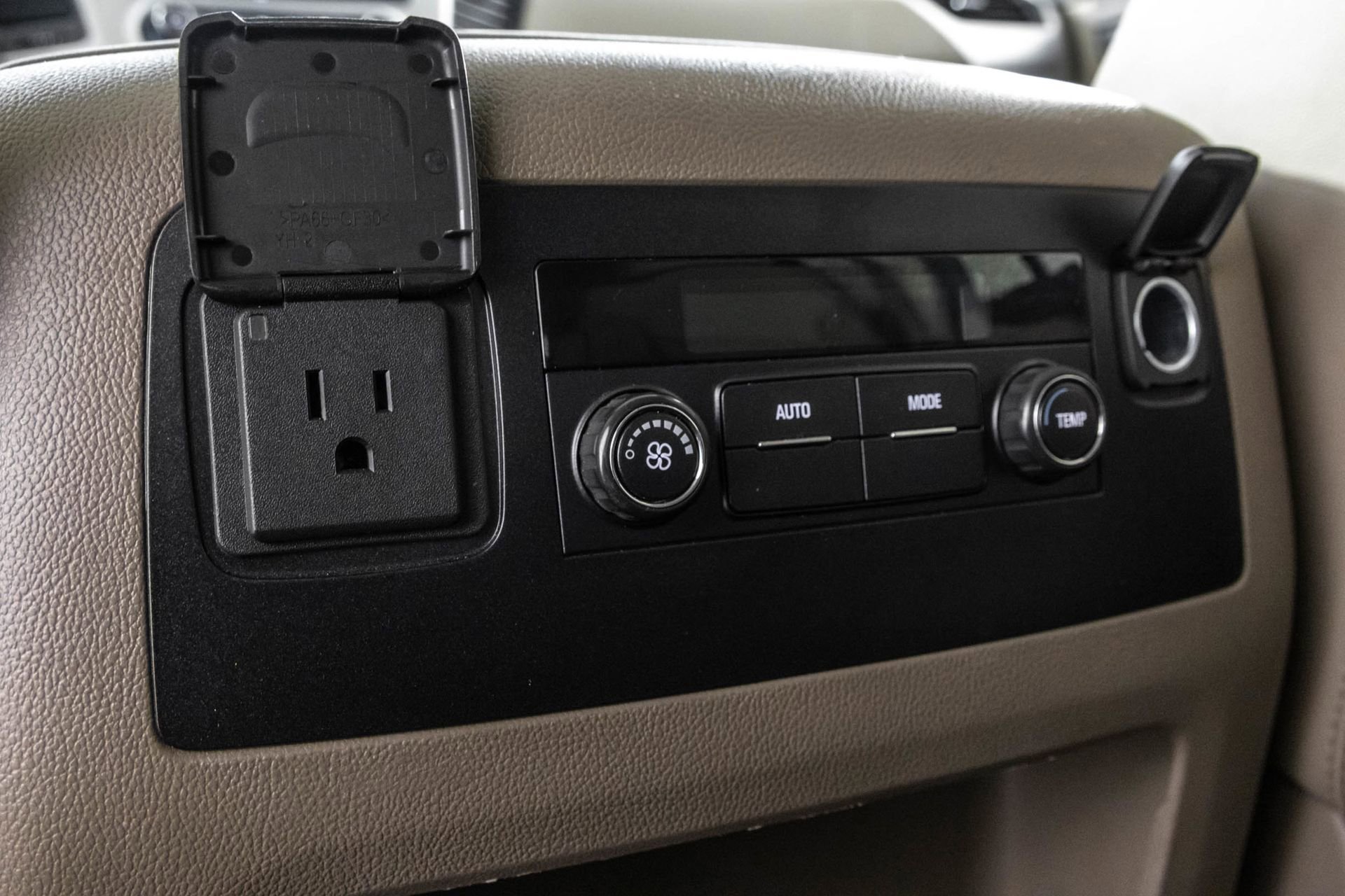 Used 2019 GMC Yukon SLT AWD/4WD image 42