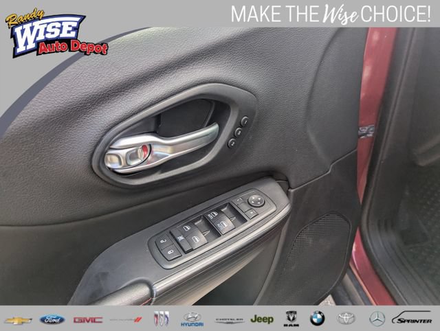 Used 2015 Jeep Cherokee Trailhawk w/ Comfort/Convenience Group AWD/4WD image 10