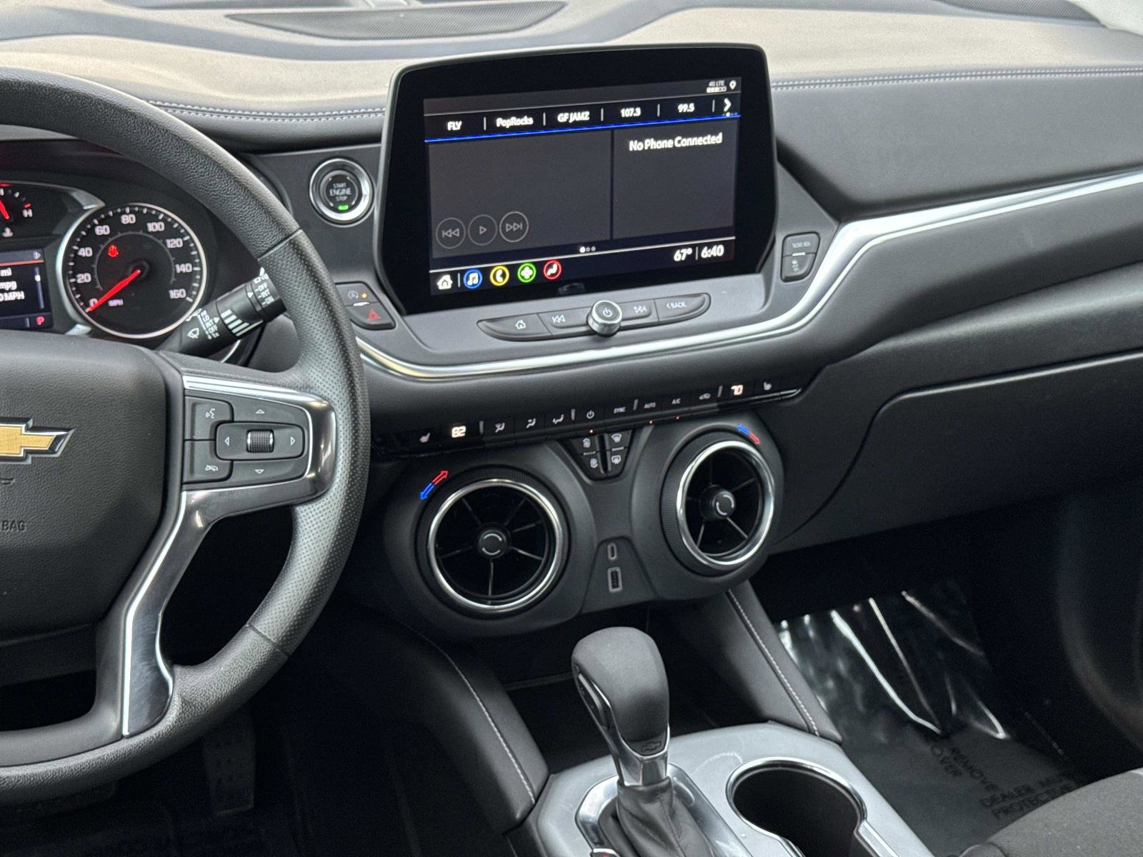 Used 2025 Chevrolet Blazer LT image 3