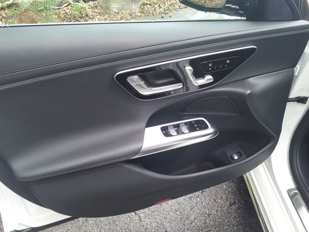Used 2025 Mercedes-Benz E 350 Sedan image 22