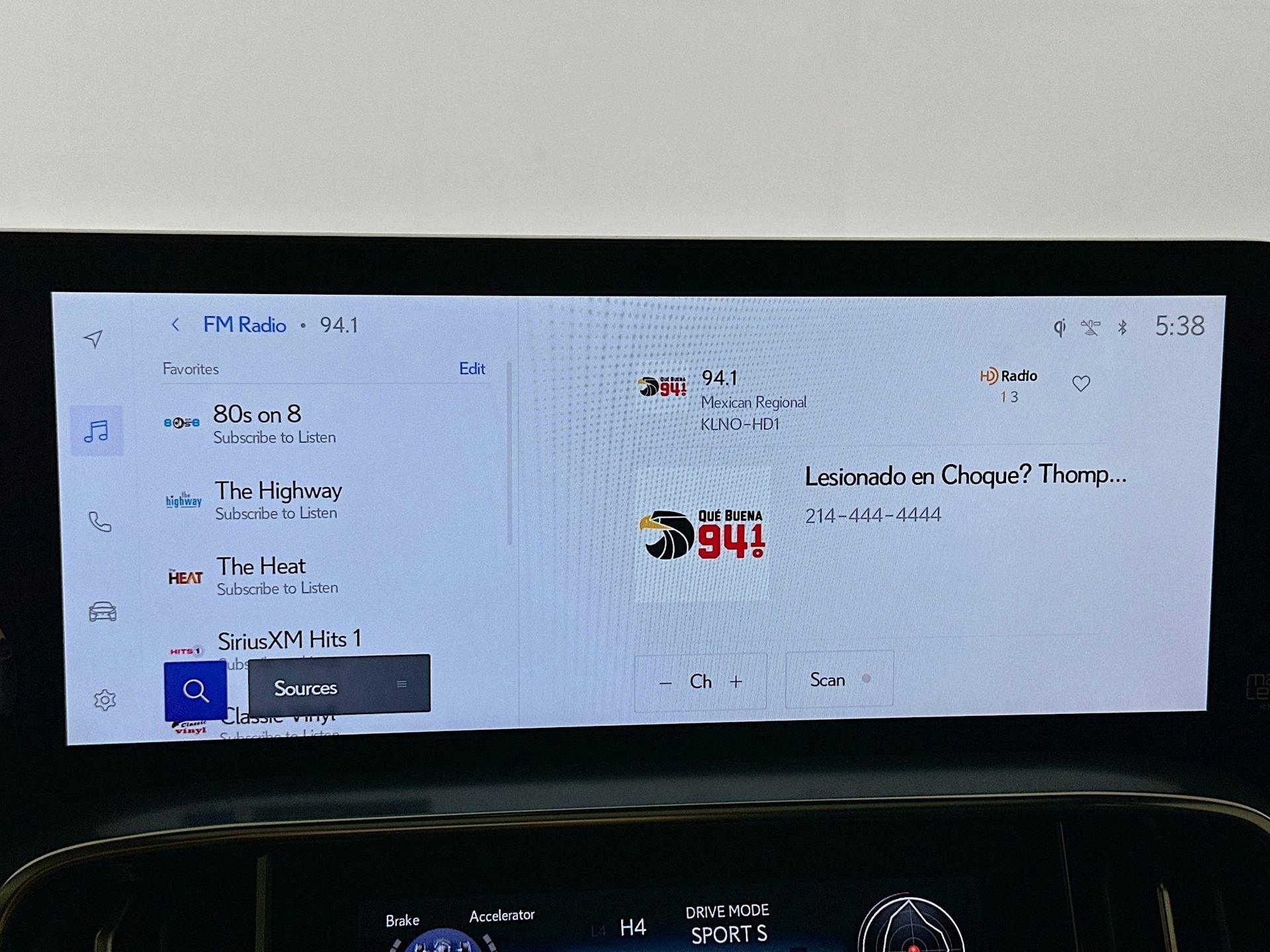 Used 2025 Lexus LX 700h Luxury image 16