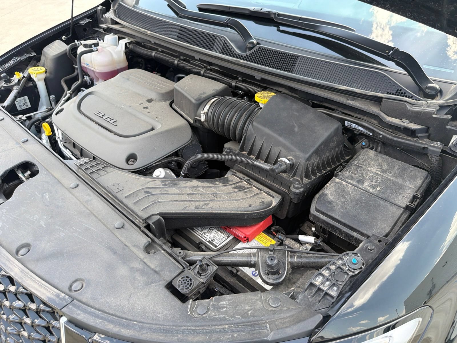 Used 2026 Chrysler Pacifica Limited FWD image 38