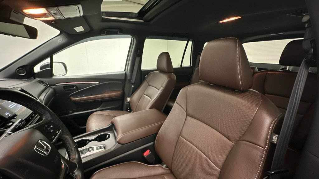 Used 2025 Honda Passport EX-L image 9