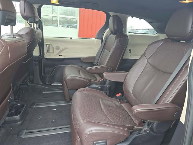 Used 2022 Toyota Sienna Platinum image 12