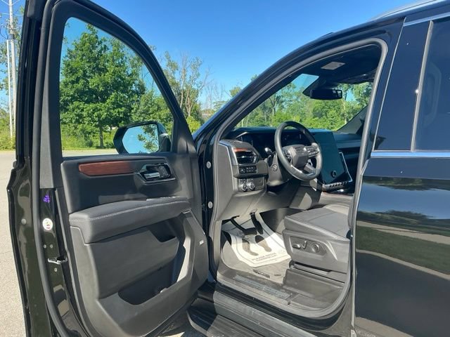 Used 2025 GMC Yukon XL Denali w/ LPO, Floor Liner Package AWD/4WD image 16
