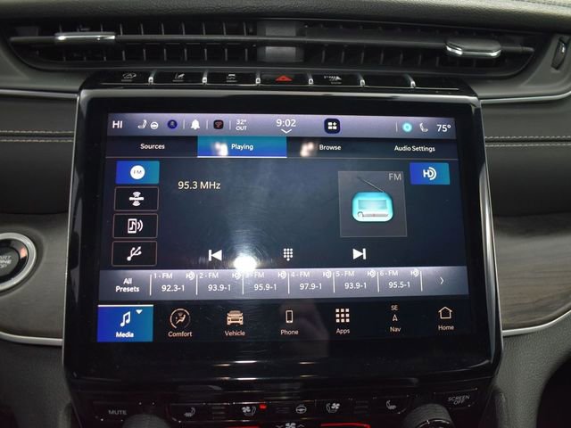 Used 2024 Jeep Grand Cherokee L Limited w/ Luxury Tech Group II image 24