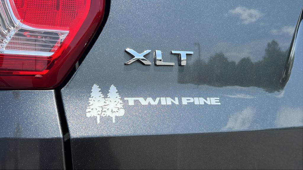 Used 2018 Ford Explorer XLT w/ Equipment Group 201A AWD/4WD image 26