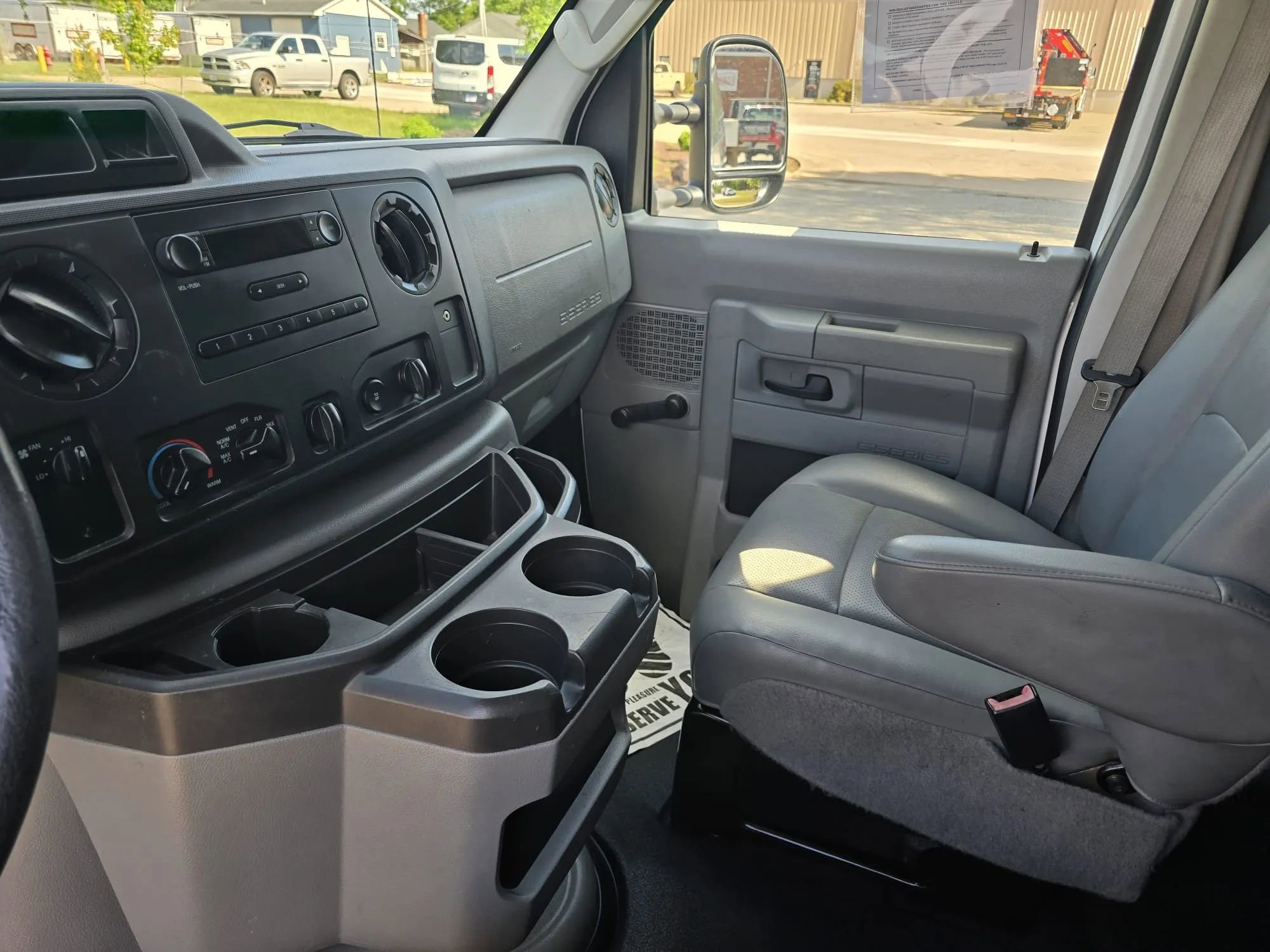 Used 2014 Ford E-350 and Econoline 350 Super Duty RWD image 18