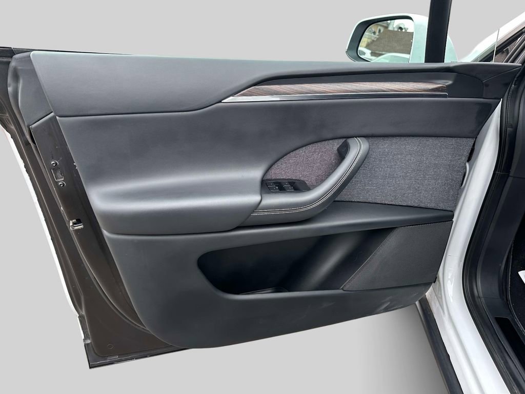 Used 2023 Tesla Model X image 9