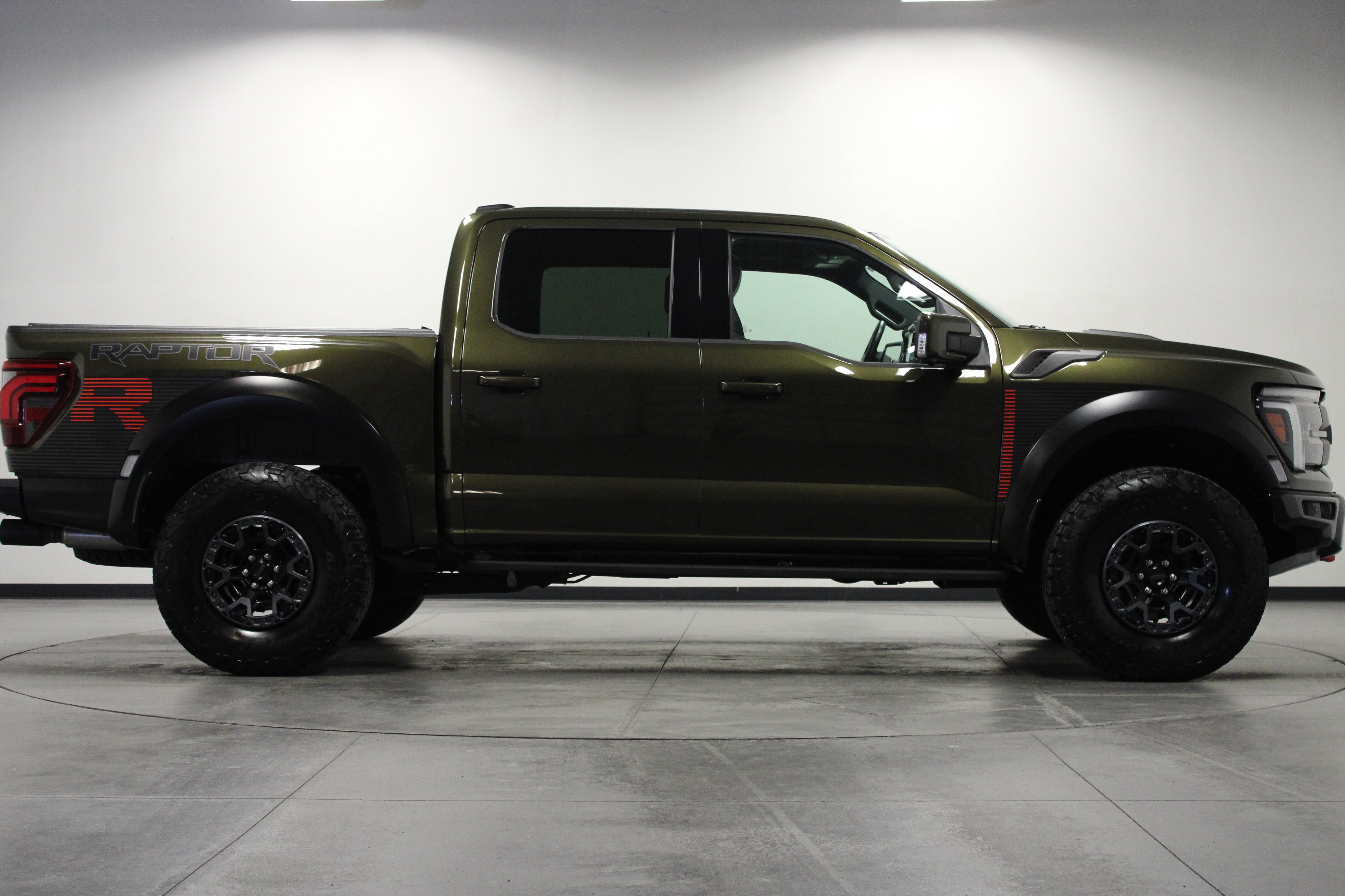 Used 2025 Ford F150 Raptor w/ Equipment Group 803A Raptor R AWD/4WD image 3