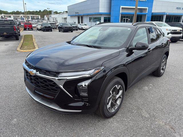 New 2026 Chevrolet Trax LT w/ Driver Confidence Package FWD image 2