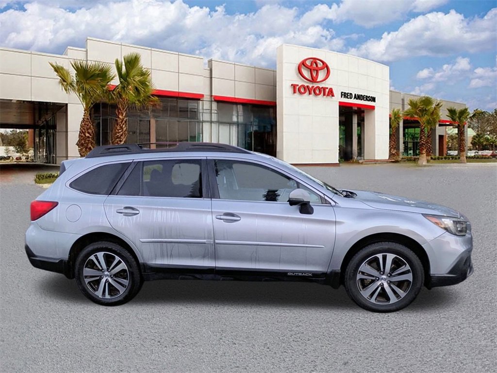 Used 2018 Subaru Outback 2.5i Limited image 3