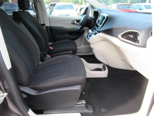 Certified 2023 Chrysler Voyager LX FWD image 10