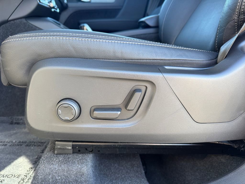 Certified 2025 Volvo XC40 B5 Plus image 27