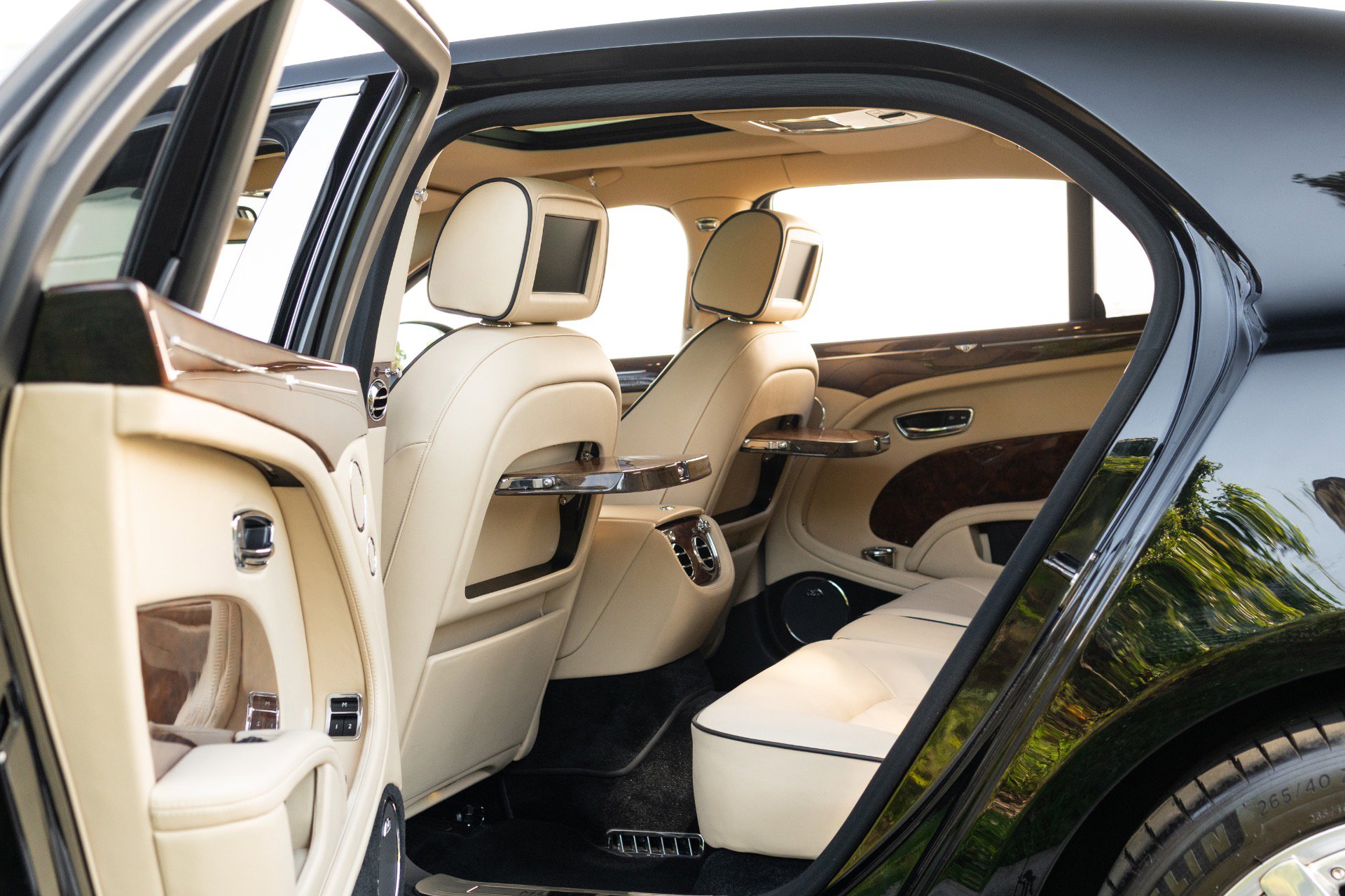 Used 2014 Bentley Mulsanne RWD image 72