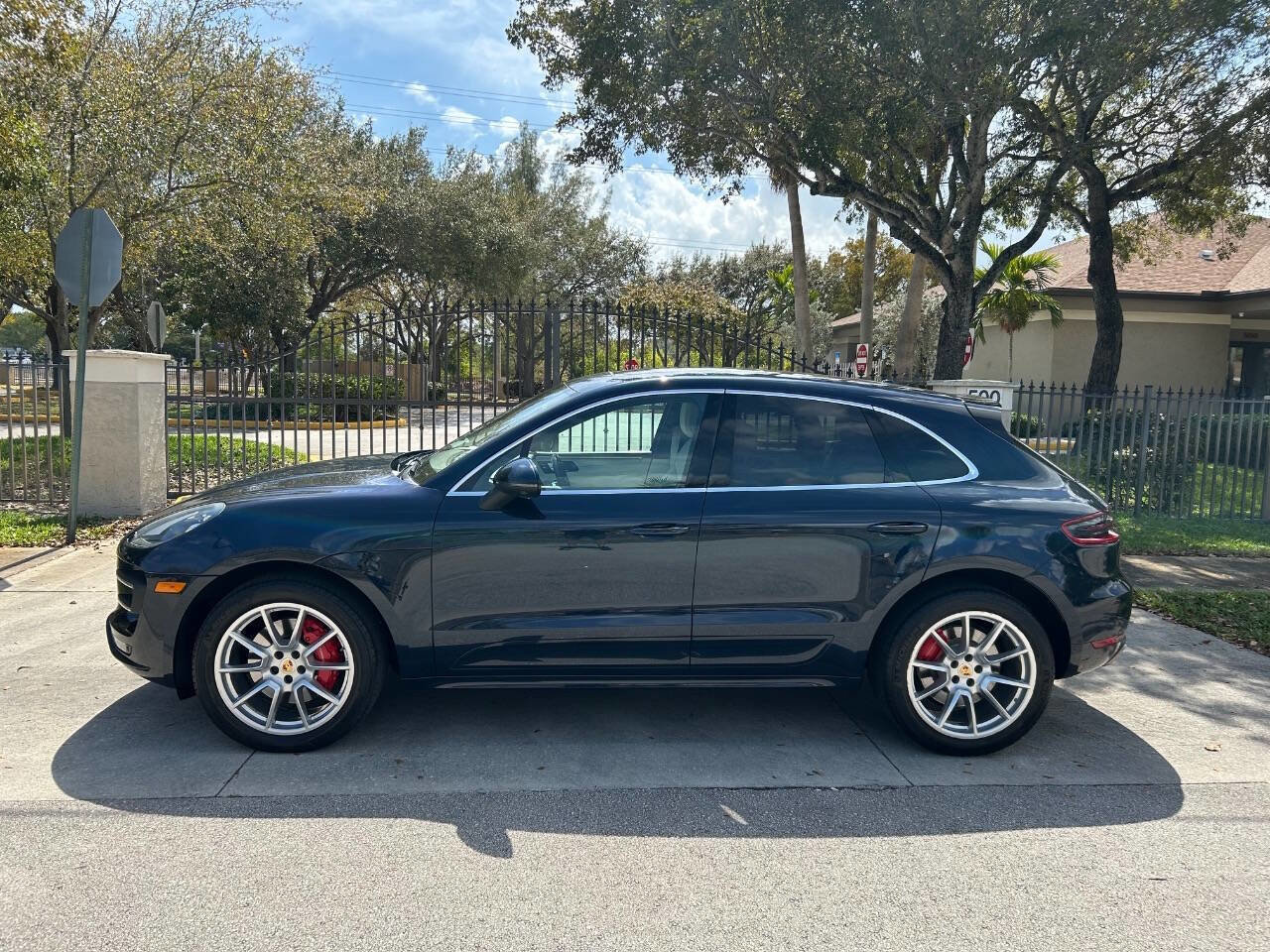 Used 2017 Porsche Macan Turbo image 2