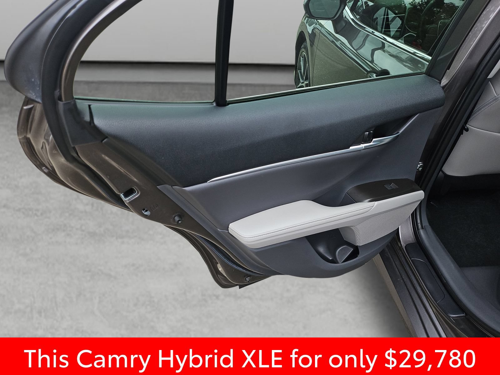 Used 2023 Toyota Camry XLE FWD image 35
