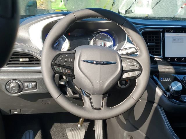 New 2026 Chrysler Pacifica Limited w/ S Appearance Package image 7