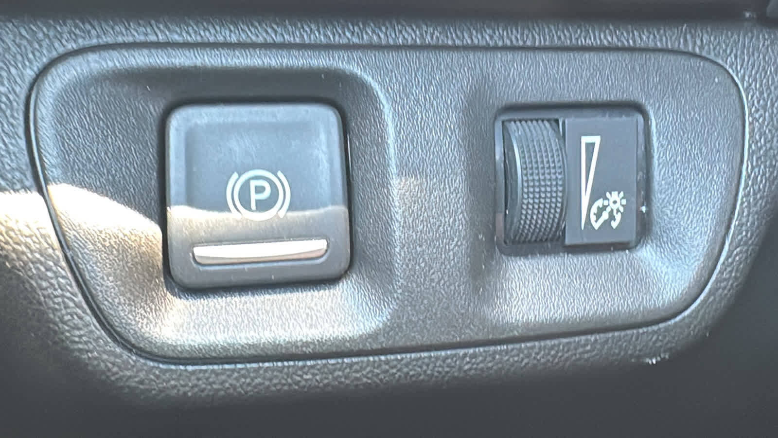 Used 2023 GMC Acadia SLE w/ Driver Convenience Package AWD/4WD image 13