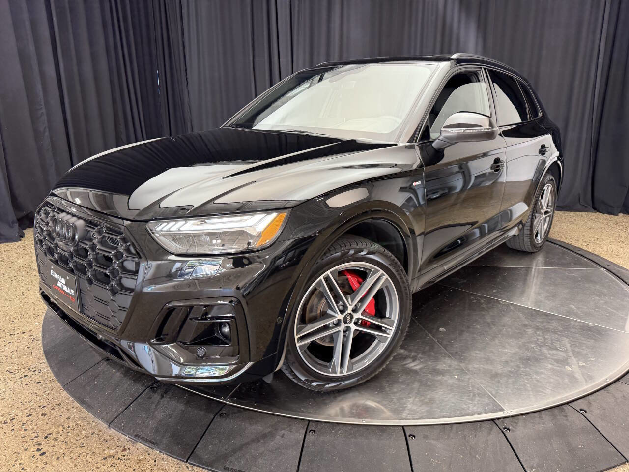 Used 2024 Audi Q5 e Prestige w/ Prestige Package image 2