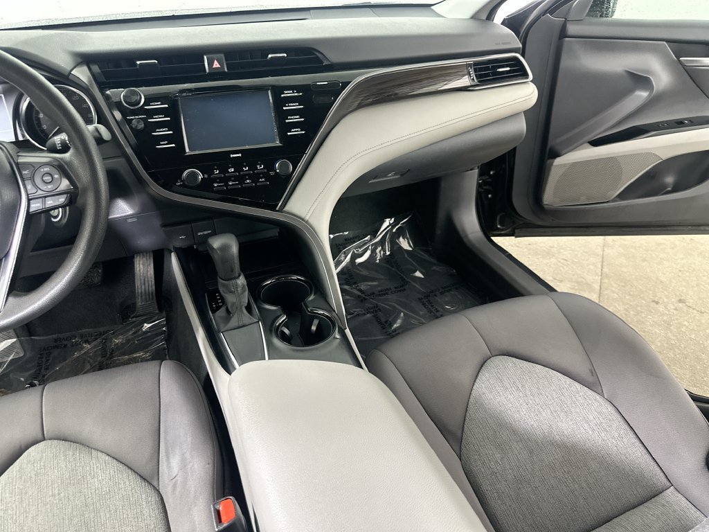 Used 2020 Toyota Camry LE FWD image 21