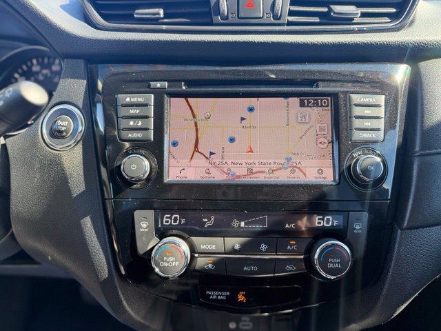 Used 2018 Nissan Rogue SV w/ Premium Package AWD/4WD image 17