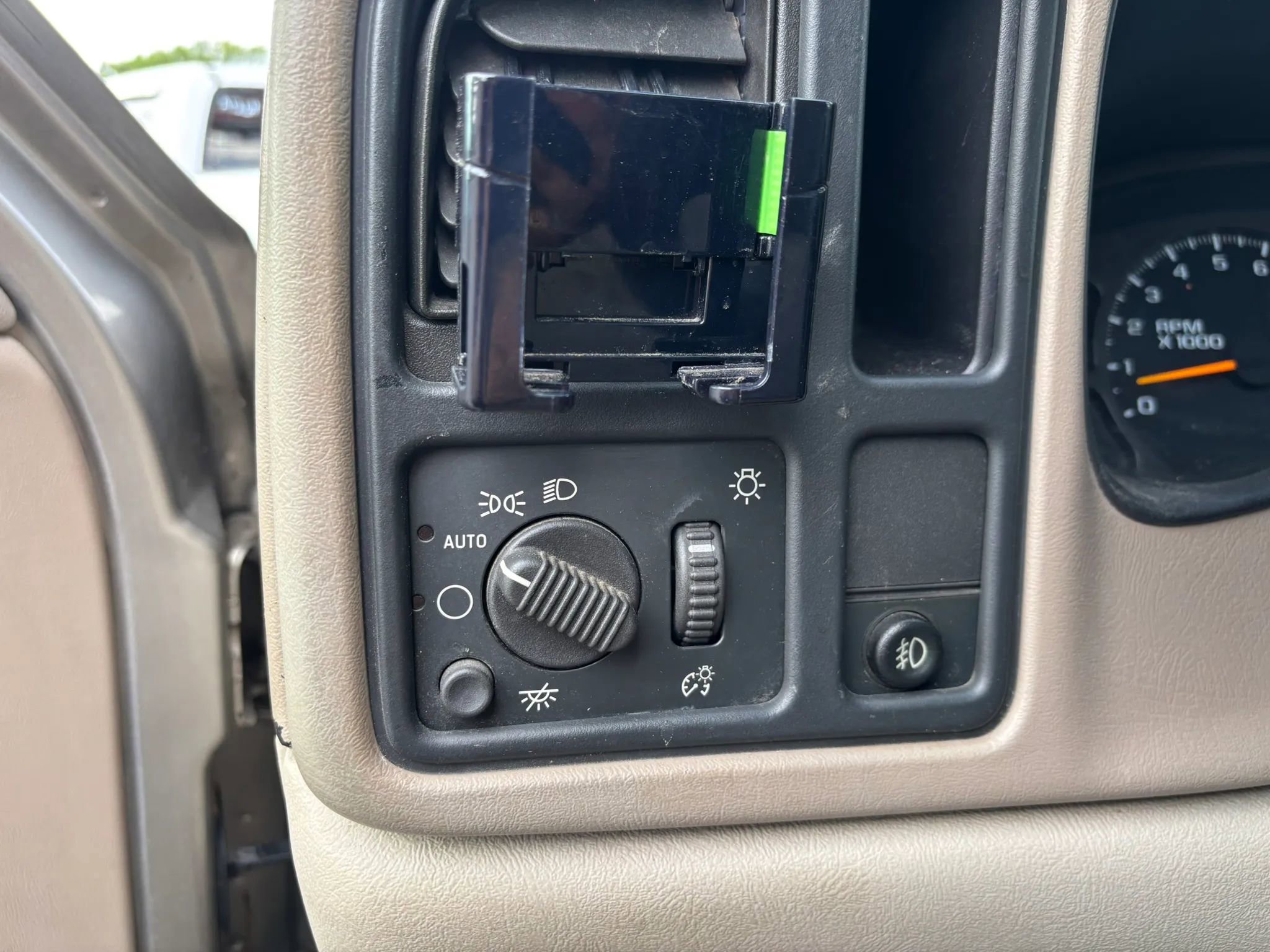 Used 2003 Chevrolet Suburban 2500 LS w/ LS Preferred Equipment Group image 17